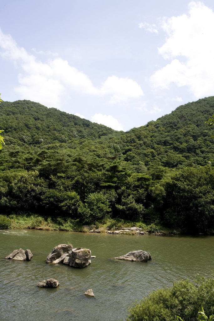 전북_임실군_천담구곡계곡_바위가 멋진 강과 산과 들.jpg