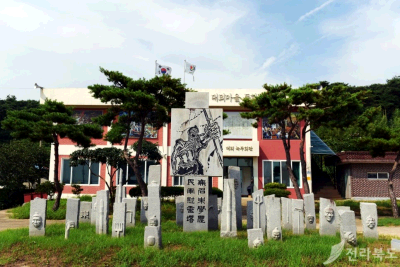 무명동학농민군위령탑(동학농민혁명기념관)