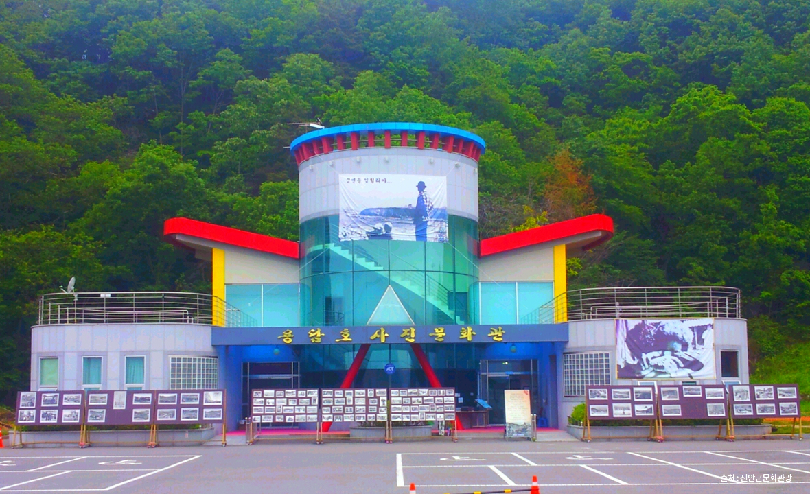 용담호사진문화관8.jpg
