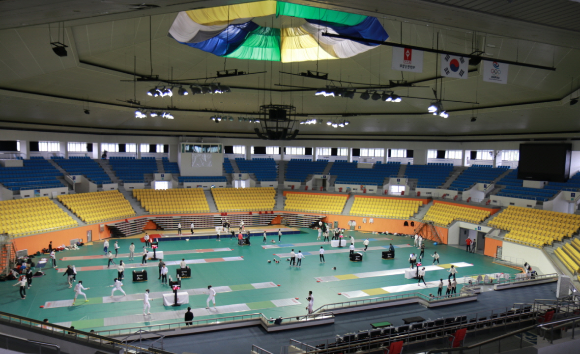 익산실내체육관_내부.jpg