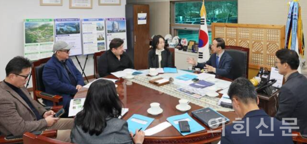 심민 군수, 애니메이션 ‘심슨가족’ 랄프 소사 감독과 임실치즈테마파크에서 관광산업 발전 제시
