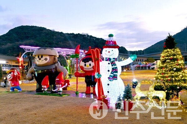 전북 순창군 '순창 미리크리스마스' 가족 관광객과 함께 성황리 마무리